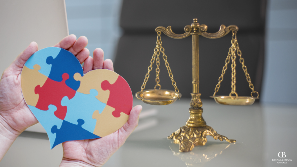 A imagem apresenta uma mão segurando um coração composto por peças de quebra-cabeça coloridas, com uma balança de justiça dourada ao fundo, sugerindo equilíbrio e justiça emocional.